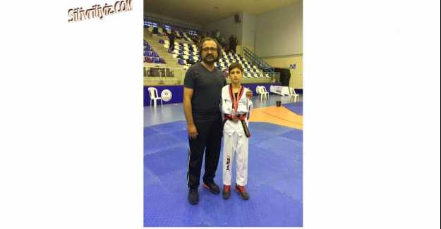 Silivri Erel Spor Kulübü Taekwondo Takımı Attığını Vuruyor...