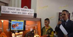 Müzik Öğretmeni Volkan Yaran "mini çalgı müzesi" açtı...